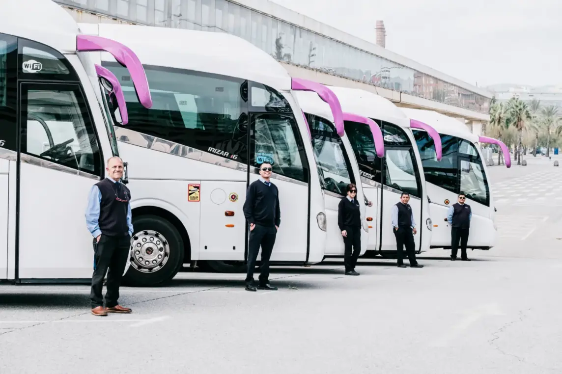 Normativa, licencias y seguridad en carretera en el servicio de alquiler con conductor