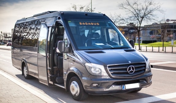 Alquiler de minibús en Barcelona: la mejor opción para viajes de grupos reducidos