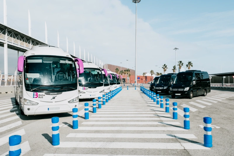 microbus o autocar: que opción elegir según el tamaño de tu grupo